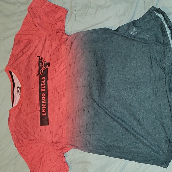 Chicago Bulls Short Sleeve T-Shirt - Picture 2 of 3